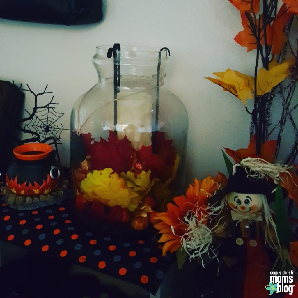 Falling in Love with Fall {Family Friendly DIY Autumn Decor- Corpus Christi Moms Blog