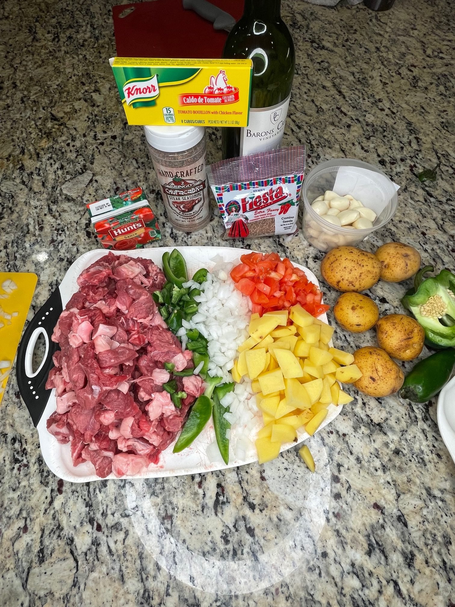 Picture of the all the ingredients that will be used to make carne guisada