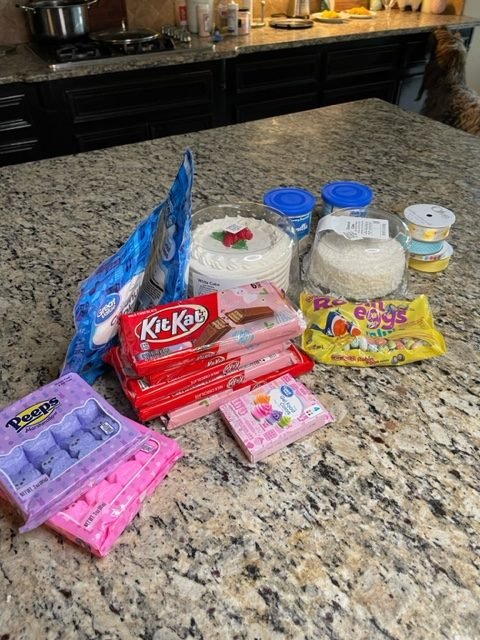 Picture of ingredients to assemble the Easter basket cakes