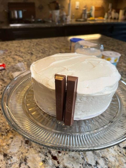 Assembling the Kit Kats around the cake